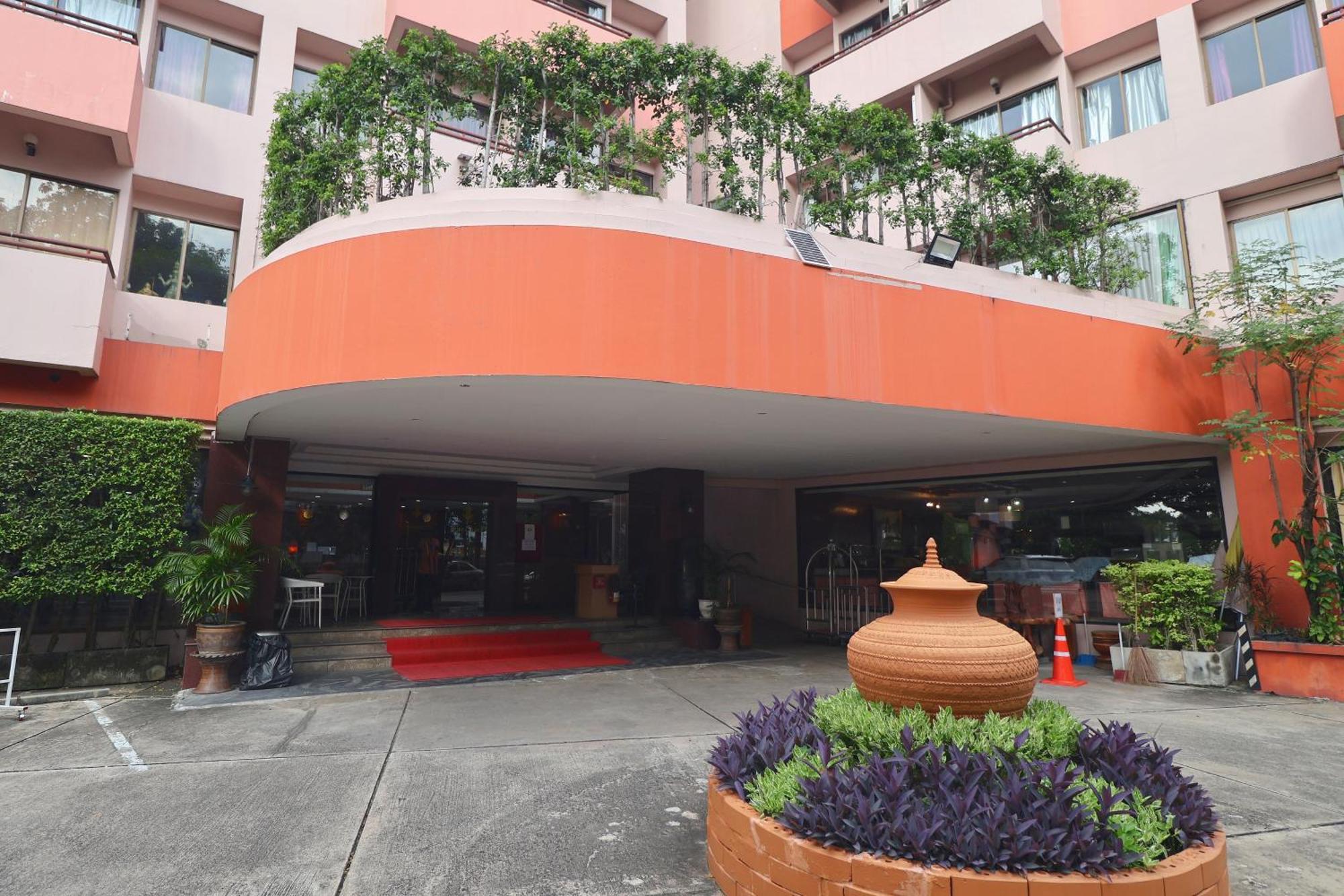 Nonthaburi Palace Hotel Exterior photo
